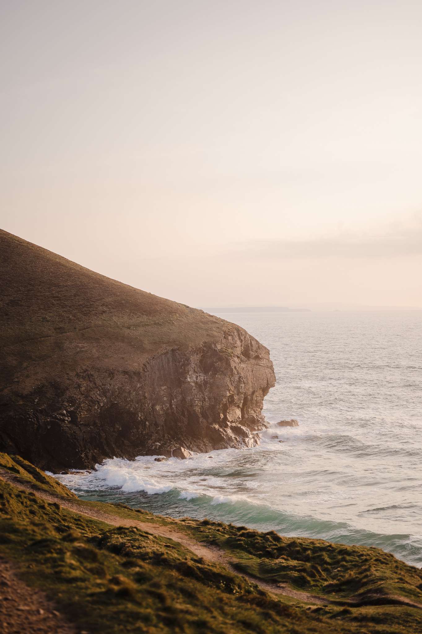 Best Places To Elope In Cornwall | Cornwall Wedding Photographer | Sunset Over A Beach In Cornwall