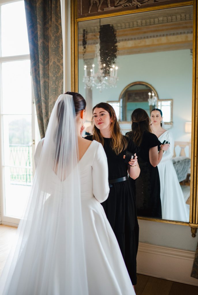 Bridal Party getting ready for a winter wedding at Rockbeare Manor